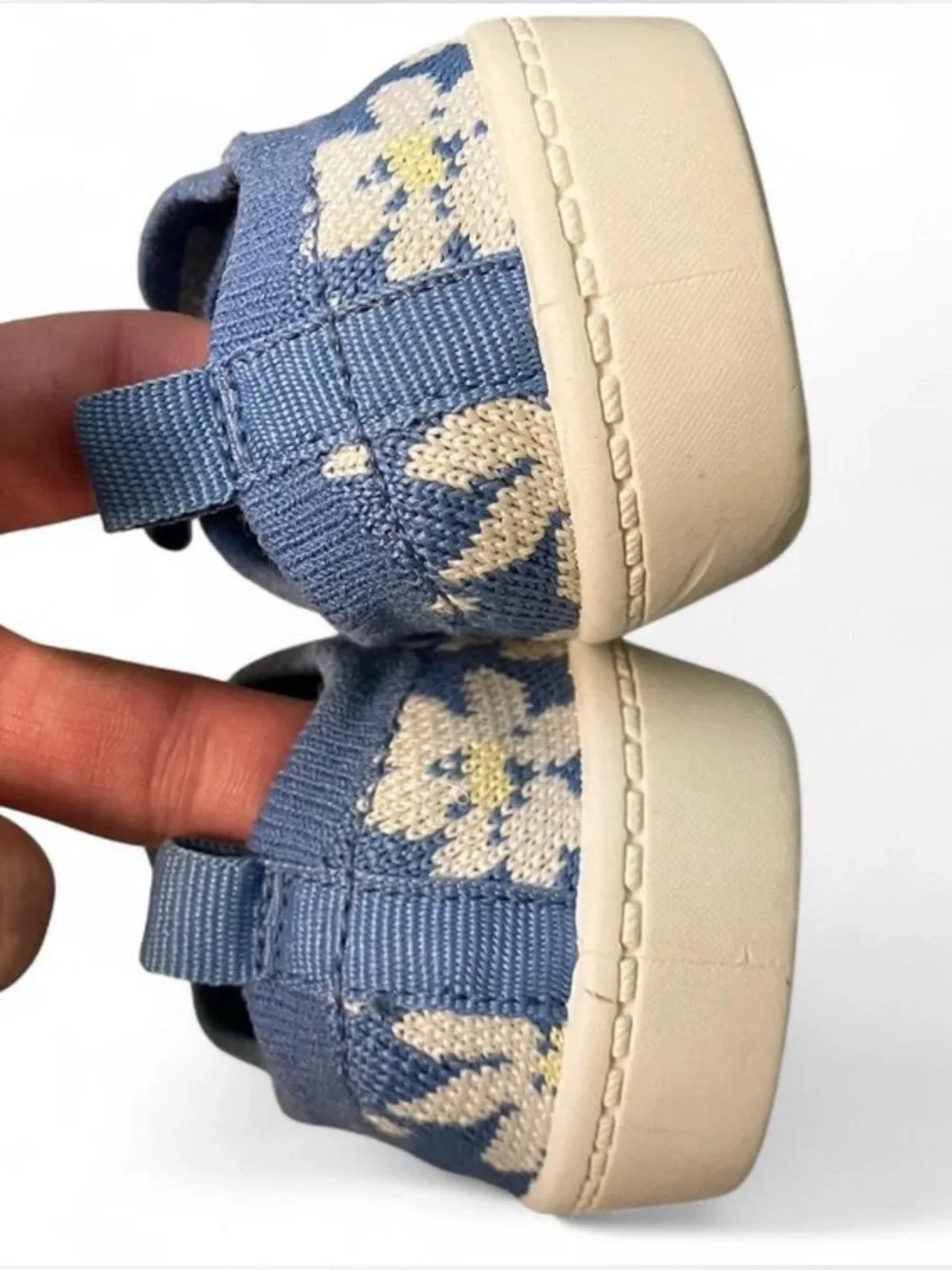 Toddler Girl Size 7 Carter’s Blue & White Floral Stretchy Knit Slip-on Sneakers